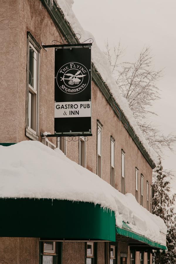 The Flying Steamshovel Inn Rossland Exteriör bild